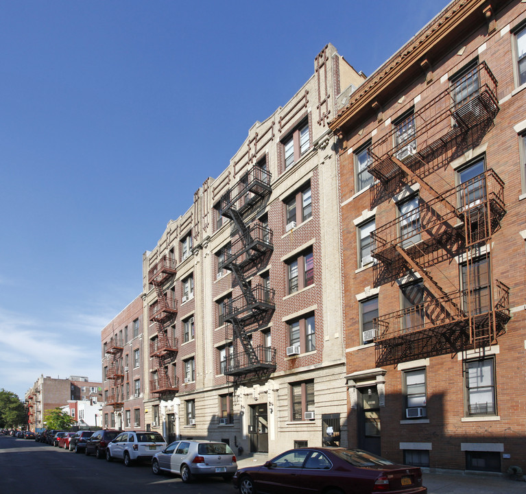 30-34 32nd St in Astoria, NY - Building Photo