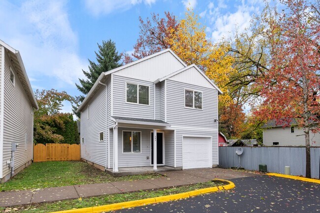 203 SE 129th Ave in Portland, OR - Building Photo - Building Photo