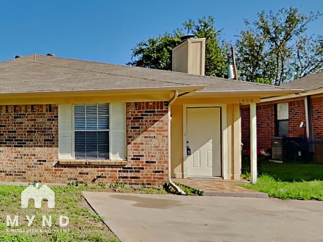 1809 McQueary St in Arlington, TX - Building Photo - Building Photo