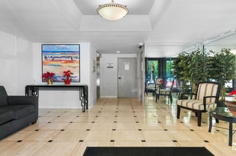 1262 S Barrington Ave, Unit 307S in Los Angeles, CA - Building Photo - Building Photo