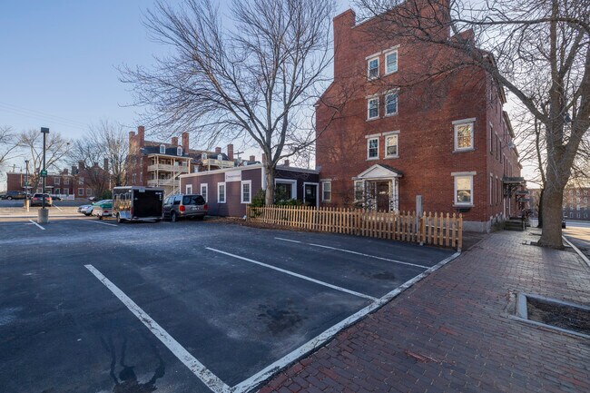 98 Middle St in Manchester, NH - Foto de edificio - Building Photo