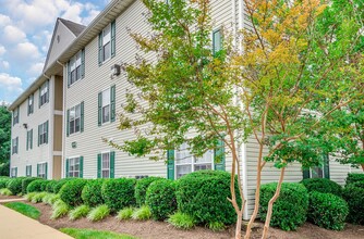 Soldiers Ridge Apartments in Manassas, VA - Foto de edificio - Building Photo