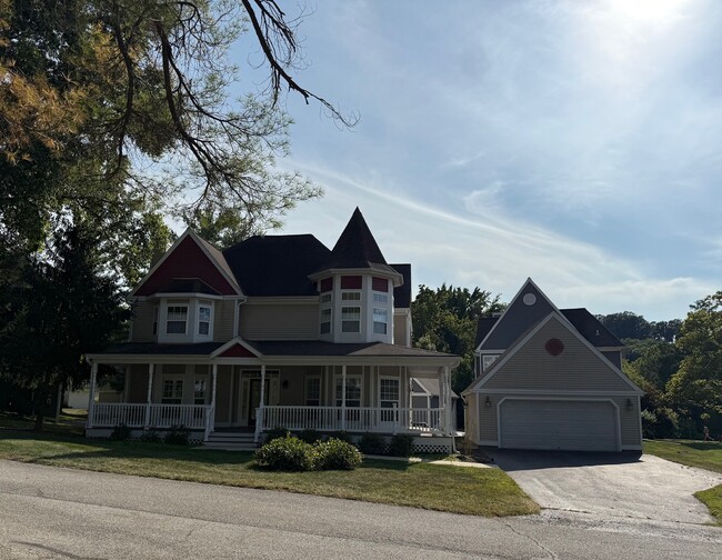 property at 10 Mabel Ln