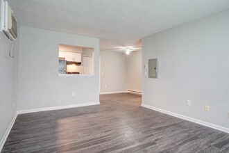 Point Place Apartments in Toledo, OH - Building Photo - Building Photo