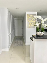 244 Biscayne Blvd, Unit Apt 1605 in Miami, FL - Building Photo - Building Photo