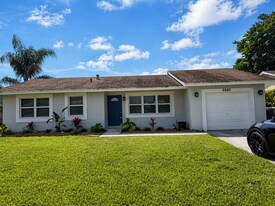 9448 Saddlebrook Dr in Boca Raton, FL - Building Photo