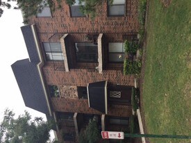 5405 Chateau Dr in Rolling Meadows, IL - Building Photo