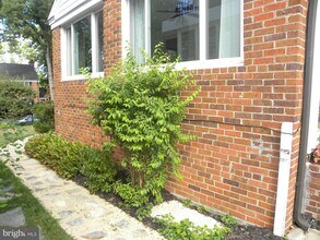 716 N Overlook Dr in Alexandria, VA - Building Photo - Building Photo