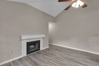 5009 Sharon Rd in Charlotte, NC - Foto de edificio - Building Photo