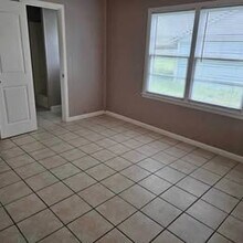 709 Miller St in Rockdale, TX - Foto de edificio - Building Photo