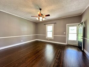 851 Garden Rd in Red Oak, VA - Foto de edificio - Building Photo