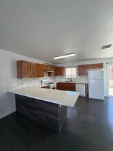 73538 Sun Valley Dr, Unit 3 in Twentynine Palms, CA - Foto de edificio - Building Photo