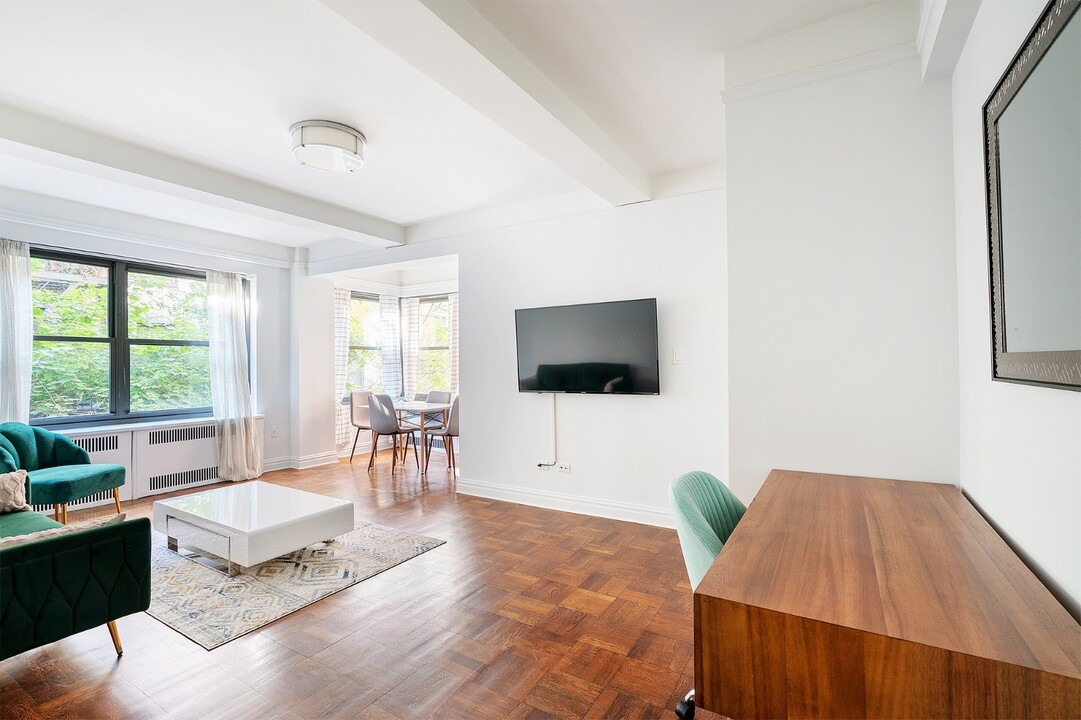 340 E 52nd St in New York, NY - Building Photo