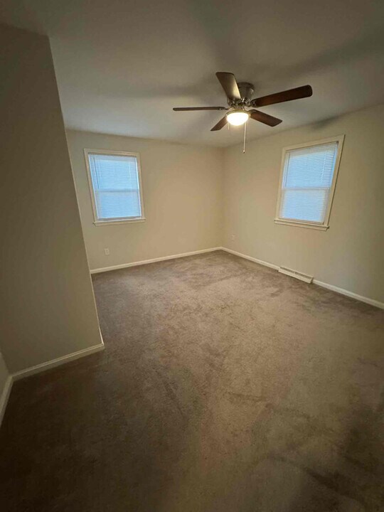 12702 Country Ln in Waldorf, MD - Building Photo
