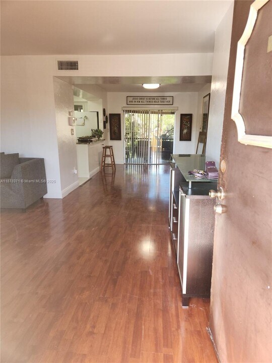8401 SW 107th Ave in Miami, FL - Building Photo