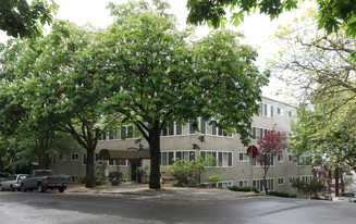 Corona Apartments in Seattle, WA - Building Photo