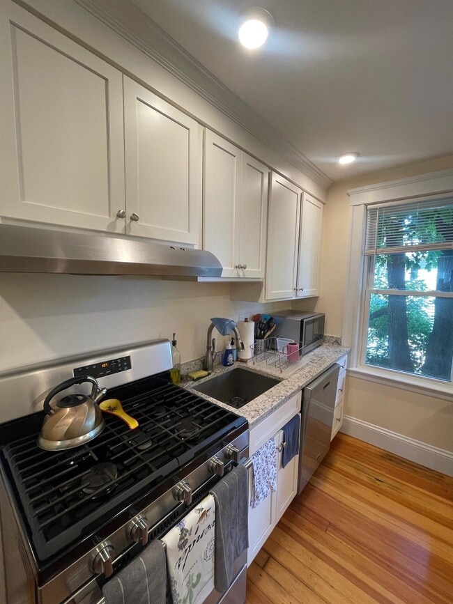 26 Ashland St, Unit 1 in Somerville, MA - Foto de edificio - Building Photo