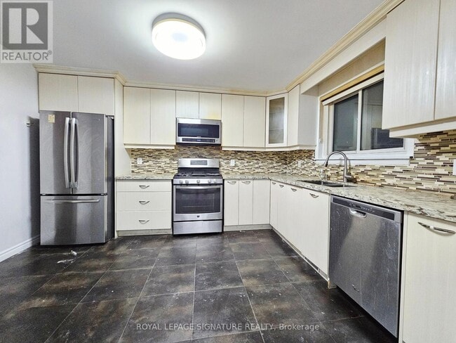 47 Earlsdale Crescent in Brampton, ON - Building Photo - Building Photo