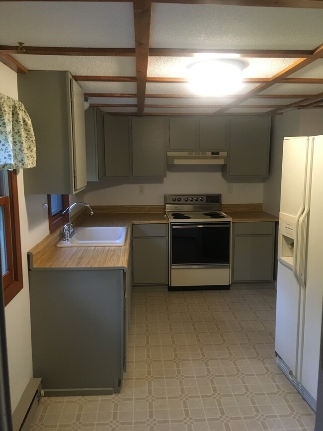 56 London Rd, Unit Westmoreland Apartment in Westmoreland, NH - Building Photo - Building Photo