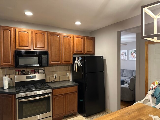 204 South St, Unit 1 in Glens Falls, NY - Foto de edificio - Building Photo