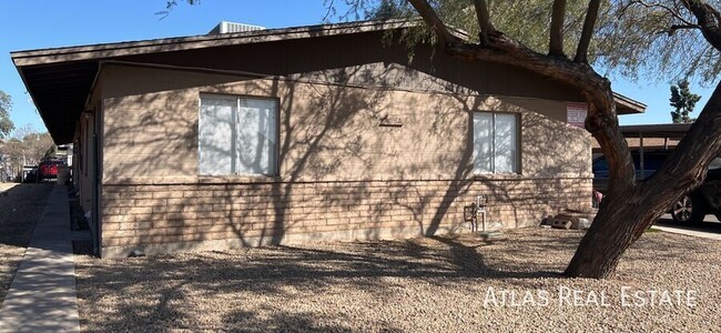 8315 N 61st Ave in Glendale, AZ - Foto de edificio - Building Photo