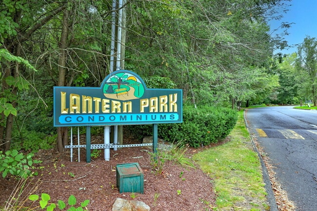 55 Lantern Park Dr in Naugatuck, CT - Building Photo - Building Photo