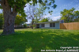 219 Leonidas Dr in San Antonio, TX - Building Photo - Building Photo