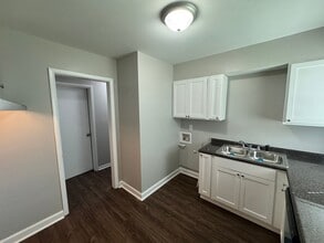 5283 Millbranch Rd in Memphis, TN - Building Photo - Building Photo