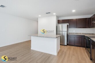 7619 Mailes Ct, Unit 201 in Jacksonville, FL - Foto de edificio - Building Photo