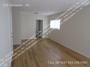 220 Granada Ave in Long Beach, CA - Building Photo - Building Photo