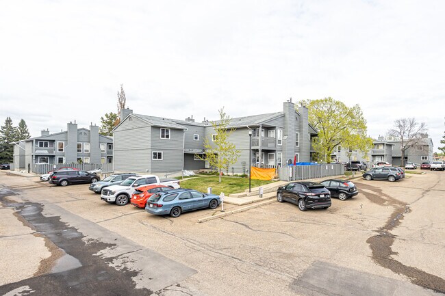 The Gables in Edmonton, AB - Building Photo - Building Photo