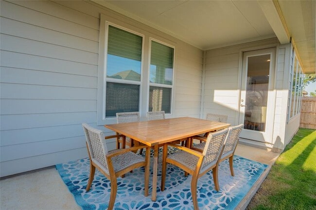 215 Grand Cyn Wy in Kyle, TX - Building Photo - Building Photo