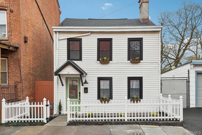 21 Carter St in Newburgh, NY - Building Photo - Building Photo