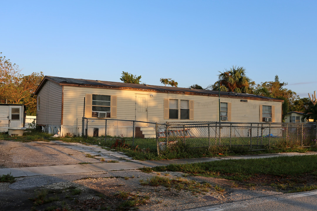 Plantation Mobile Home Park in West Palm Beach, FL - Building Photo