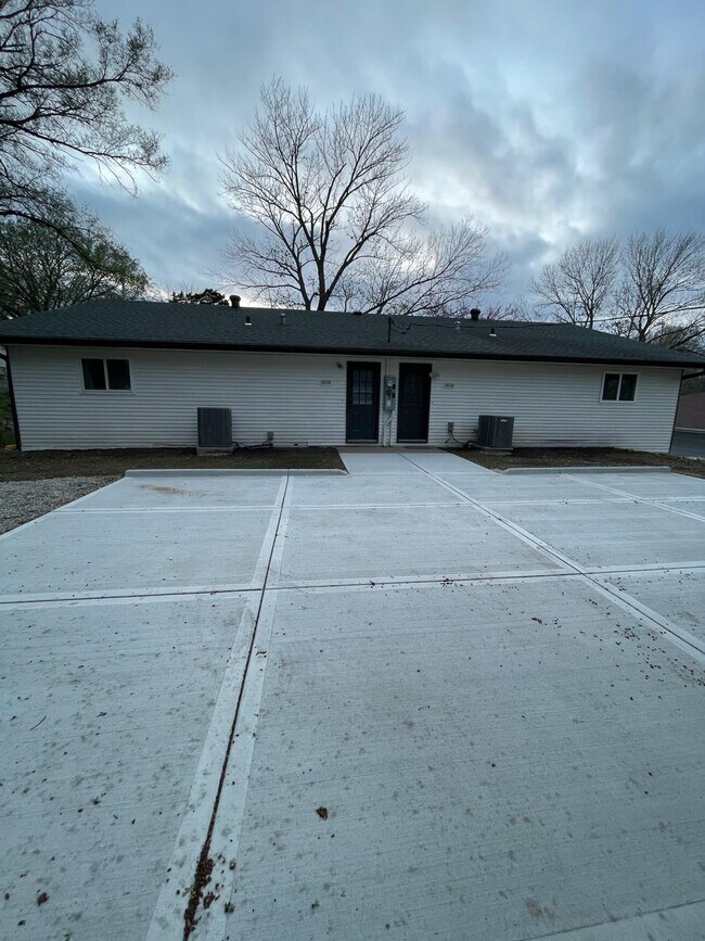 309 S 10th St in Leavenworth, KS - Foto de edificio - Building Photo