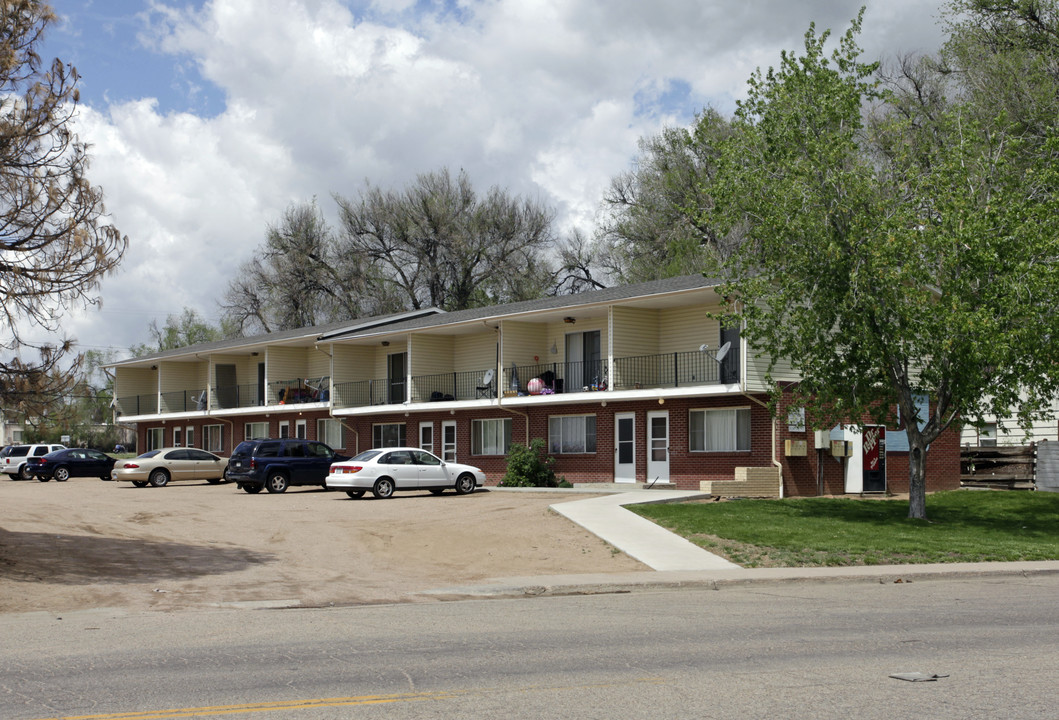 A & R Apartments in Greeley, CO - Building Photo