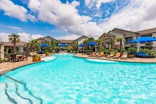 2101 Kingsley Dr in Pearland, TX - Building Photo