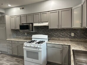 2005 Sinclair Ln in Baltimore, MD - Building Photo - Building Photo