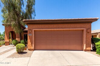 7039 S Golfside Ln in Phoenix, AZ - Building Photo - Building Photo