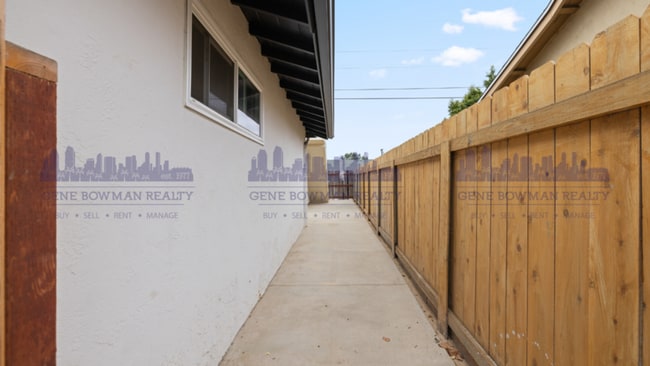 4951 Genesee Ave in San Diego, CA - Building Photo - Building Photo