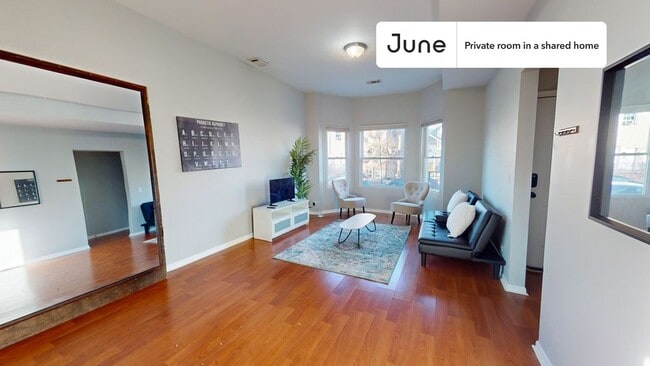 property at 1841 N Mozart St