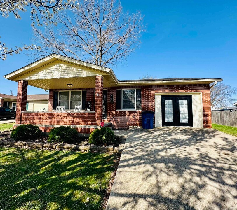 155 J Hunter Dr in Bedford, IN - Building Photo