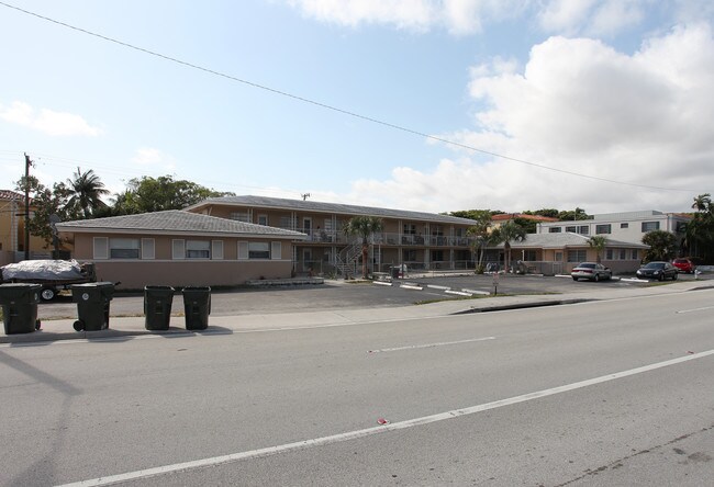 330 W Camino Real in Boca Raton, FL - Building Photo - Building Photo