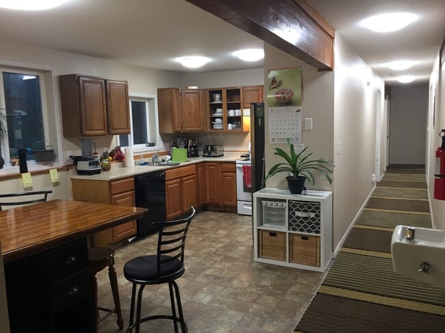 2536 Forest Park Dr, Unit 1 room 5 in Anchorage, AK - Building Photo - Building Photo