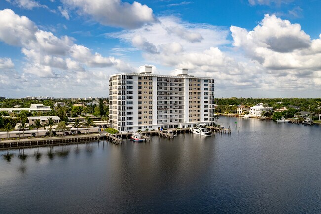 Seagate Manor in Delray Beach, FL - Foto de edificio - Building Photo