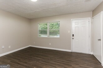 599 Plainville Dr SW in Atlanta, GA - Building Photo - Building Photo