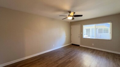 4233 Euclid Ave in San Diego, CA - Foto de edificio - Interior Photo