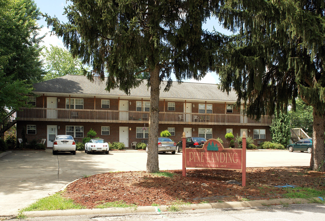 Pine Landing in Parkersburg, WV - Building Photo