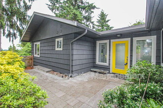 19547 53rd Ave NE in Lake Forest Park, WA - Building Photo - Building Photo