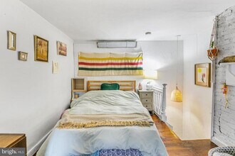 214 Monroe St-Unit -REAR in Philadelphia, PA - Building Photo - Building Photo